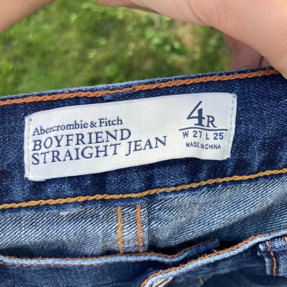 4R Abercrombie and Fitch Boyfriend Strait Jean 27W 25L - Picture 2 of 3
